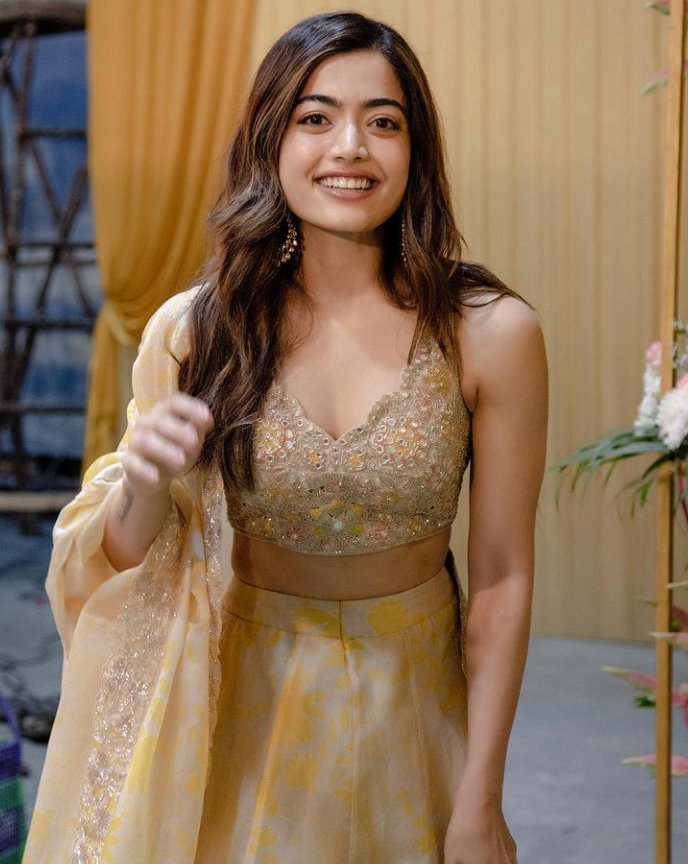 OnlyRashmika's tweet photo. Let this Tamil New Year brings all happiness in everyones life..Happy New Year..#smilealways #helpothers #Thalapathy66 #rashmikamandanna @iamRashmika https://t.co/iCFlipnWRH