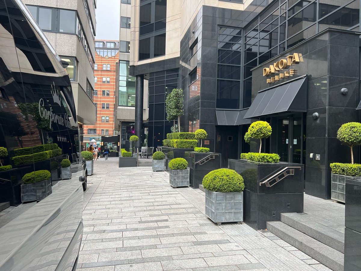 mini_travelExec's tweet photo. Now this is what we good at…VIP Corporate Class customers today again at the extremely beautiful DAKOTA Deluxe LEEDS #dakotaleeds #minibus #leeds #CorporateEvent #york #LuxuryTravel #EVMdirect #VIPSPECİAL https://t.co/kuNdqmxoXT