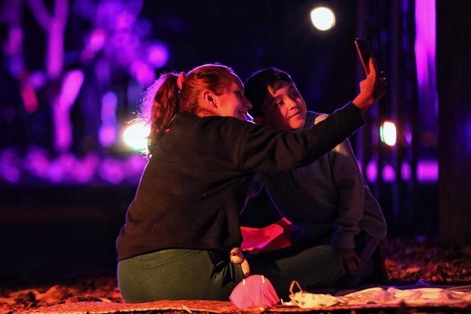 Claudiashein's tweet photo. ¡Buena noche! En estas vacaciones l@s jovenes se apropian del espacio público en el Bosque de Chapultepec. Los siguientes picnics nocturnos son este jueves 14 y sábado 16 de abril. https://t.co/VOcpyxyCru