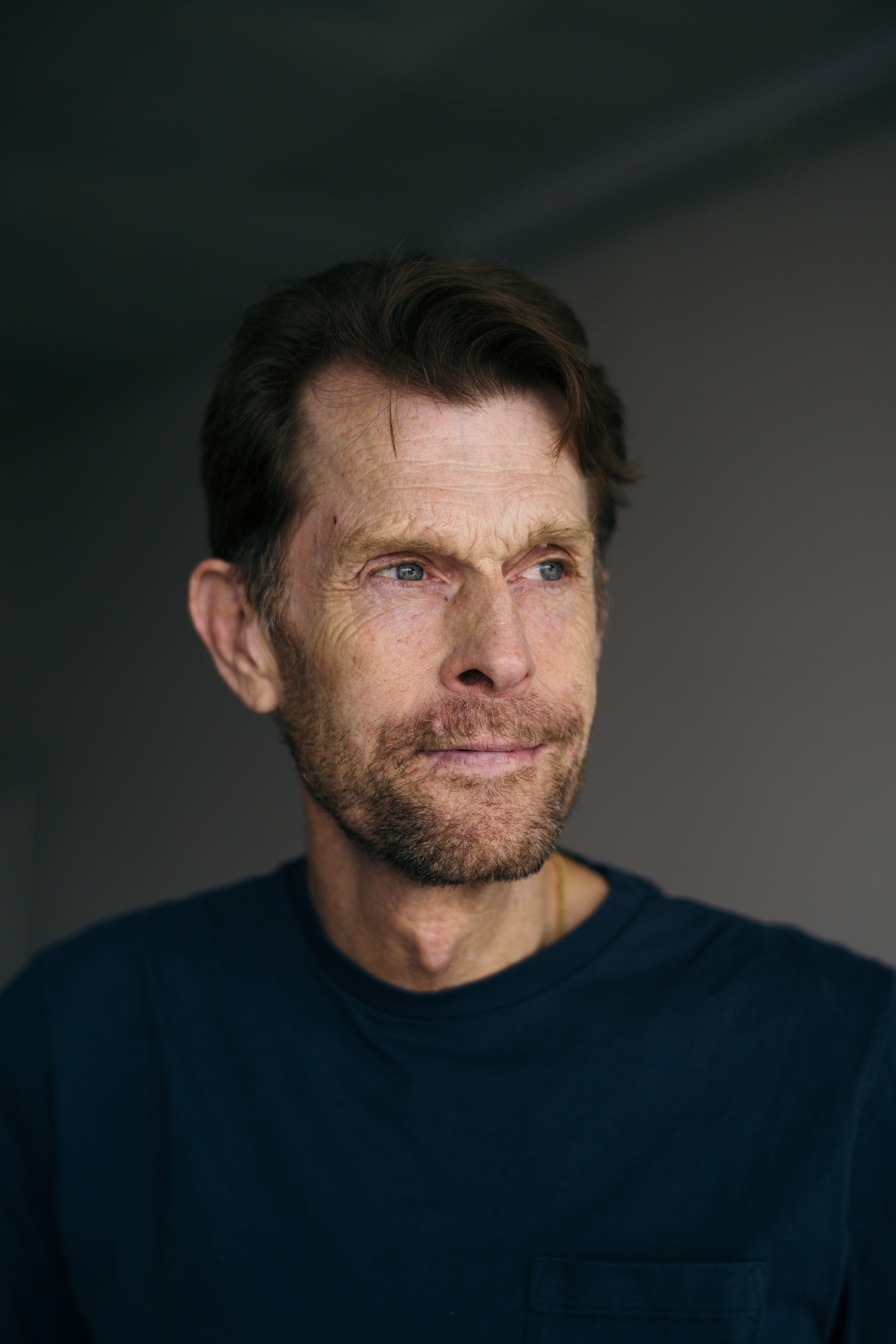 Kevin Conroy, voz de Batman, agradece a fans por apoyar su historia LGBTQ+  en el DC