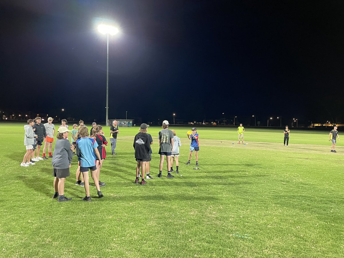 Great turnout for last nights <a href="/AFLRiverina/">AFL Riverina</a> <a href="/UmpireAFL/">Umpire AFL</a> Get In The Game Introduction To Umpiring session. Quite a few ready made umpires amongst the group 👍 👌
Thanks to all those who attended and the Wagga District Junior clubs which they are affiliated with.