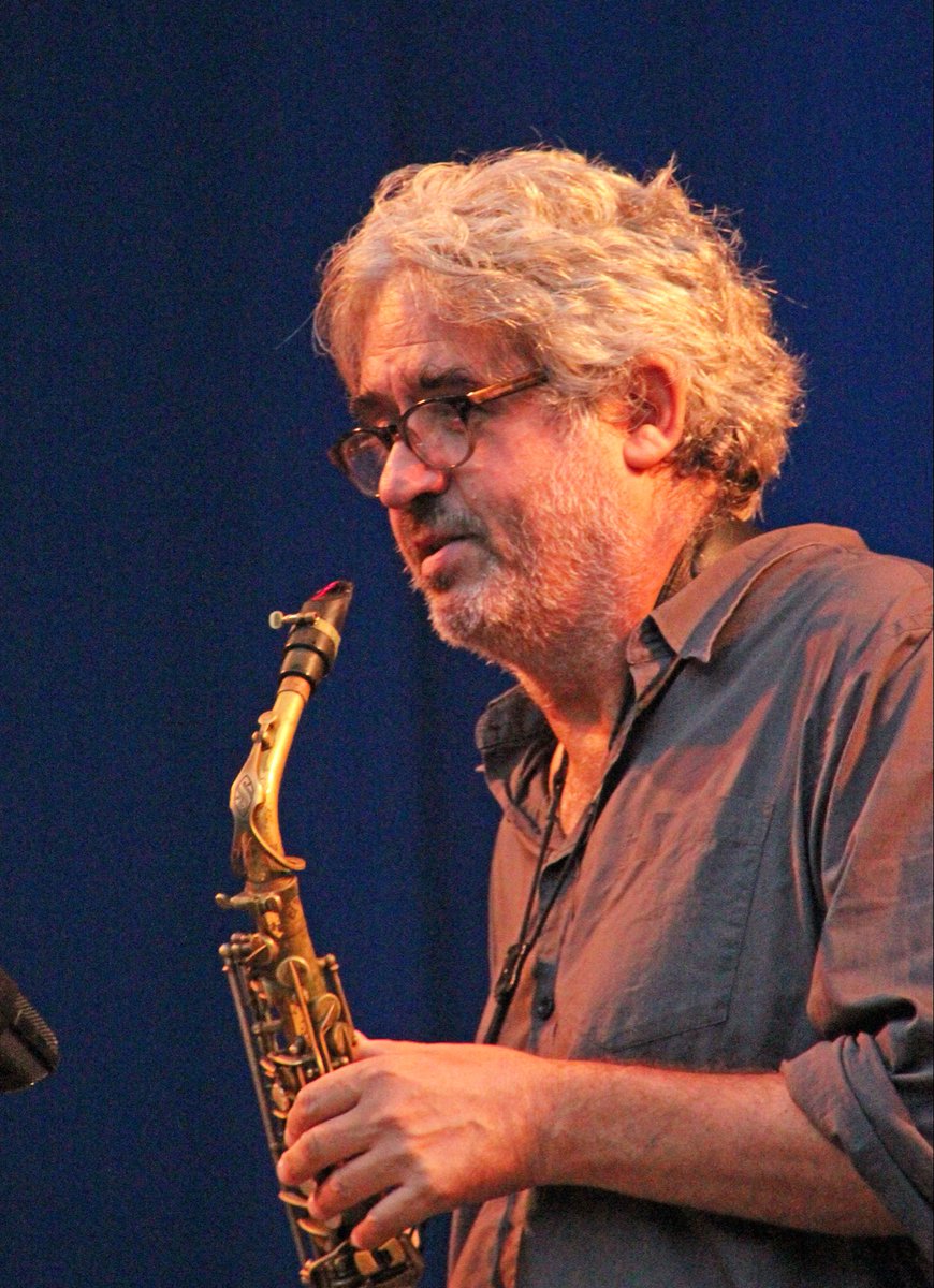 eduardoulibarr1's tweet photo. Este es el saxofonista #TimBerne. Lo oí hace unos años en el club de jazz "Cornelia's Café", en Nueva York. Ahora estoy en una maratónica de su música. Simplemente, sensacional. https://t.co/L2S0uzlwwi