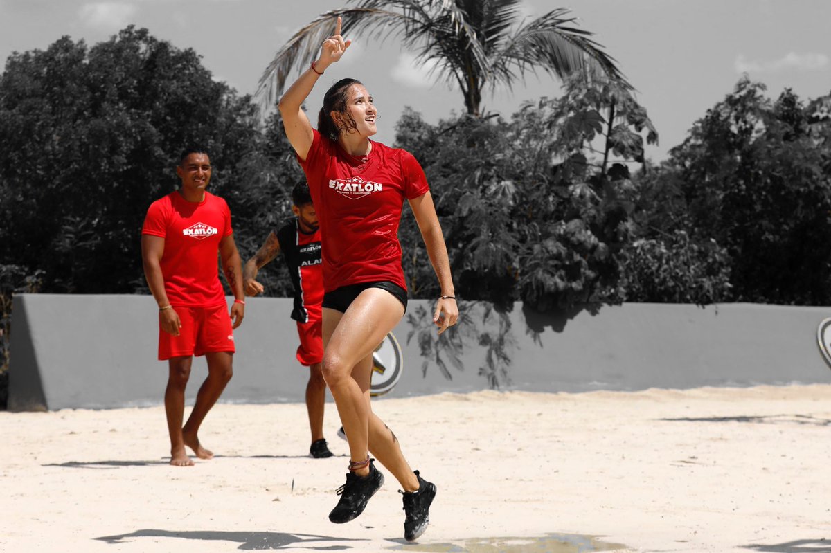 Estos días mati arrasó con los hombres azules, y hoy lo hace con los rojos. Sabe dominar la rama femenil y varonil, quien pudiera 🤌🏻 #AllStarEsColosal