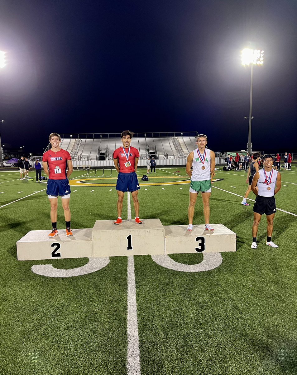 jimned_xctf's tweet photo. Congrats to Samuel B 🥈 &amp; Chris S 🥇 for their performance in the 1600m run at the District 6-3A T&amp;F Championships! #AreaQualifiers #LetsRollTribe

@JNSportsNation @JNathletics https://t.co/8yJpqIDyLE