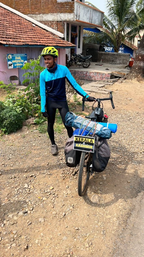 OutputScream's tweet photo. (2/2)His cause:“thru travelling I can learn life of ppl. This knowledge wud mould me to become a teacher with a difference. I can enhance my skills. Msg of my journey is ‘Explore to learn,learn to teach &amp; teach to explore', its a cyclic process”@sardesairajdeep @sudhirchaudhary https://t.co/wyIhzAZloW