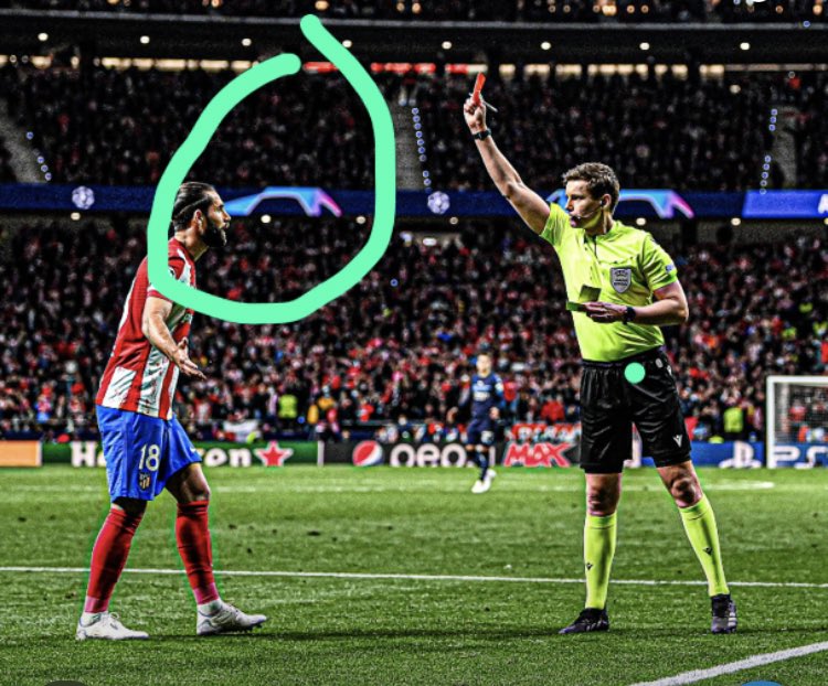 Thinkofit13's tweet photo. @goal Is it me or does This looks like a finger telling the referee fuck you ? https://t.co/YauI48qcSm