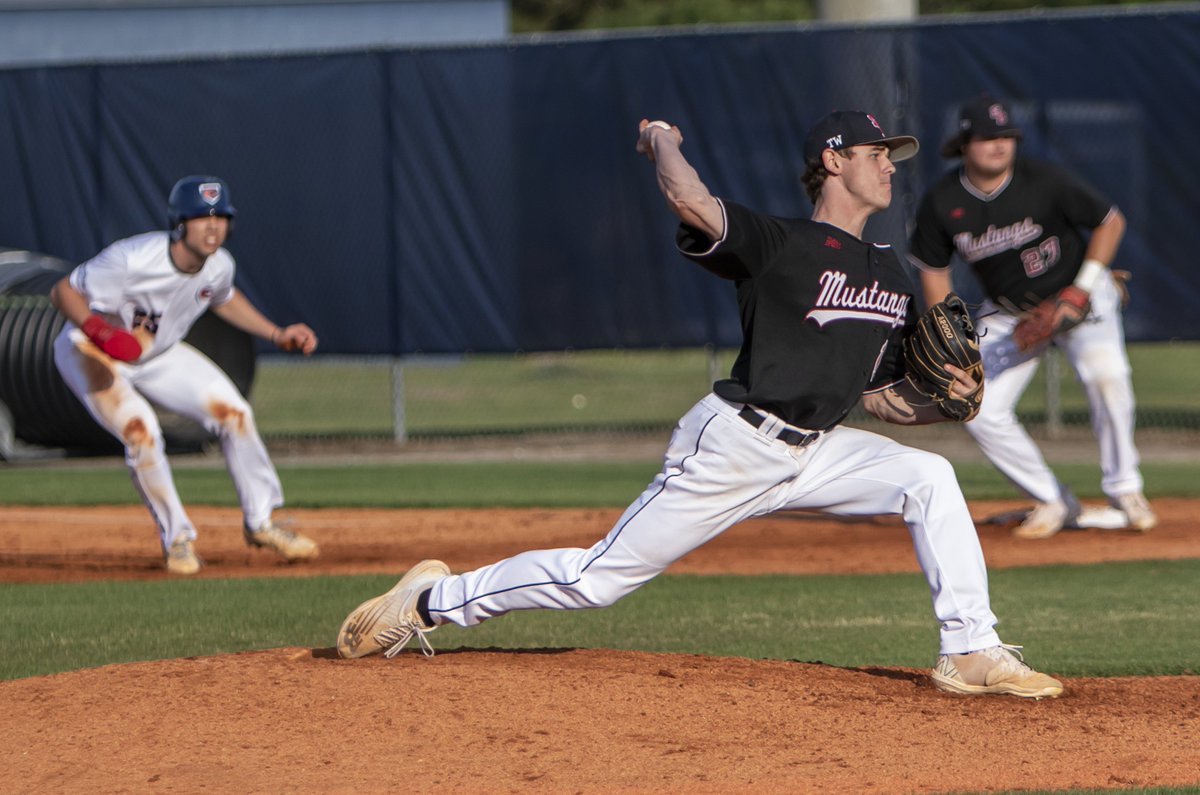 south_effingham's tweet photo. Mustangs even the series with Rival @baseball_rebel with an 8-5 win on Wednesday.  Mustangs are now 19-7 (9-5) on the year.  The series will conclude on Friday. @TheCoachesBoxGA @PBRGeorgia @GaDugoutPreview @scoreatlanta @SEHSPride1 @sehsstudentsect https://t.co/GKj5RHai3H
