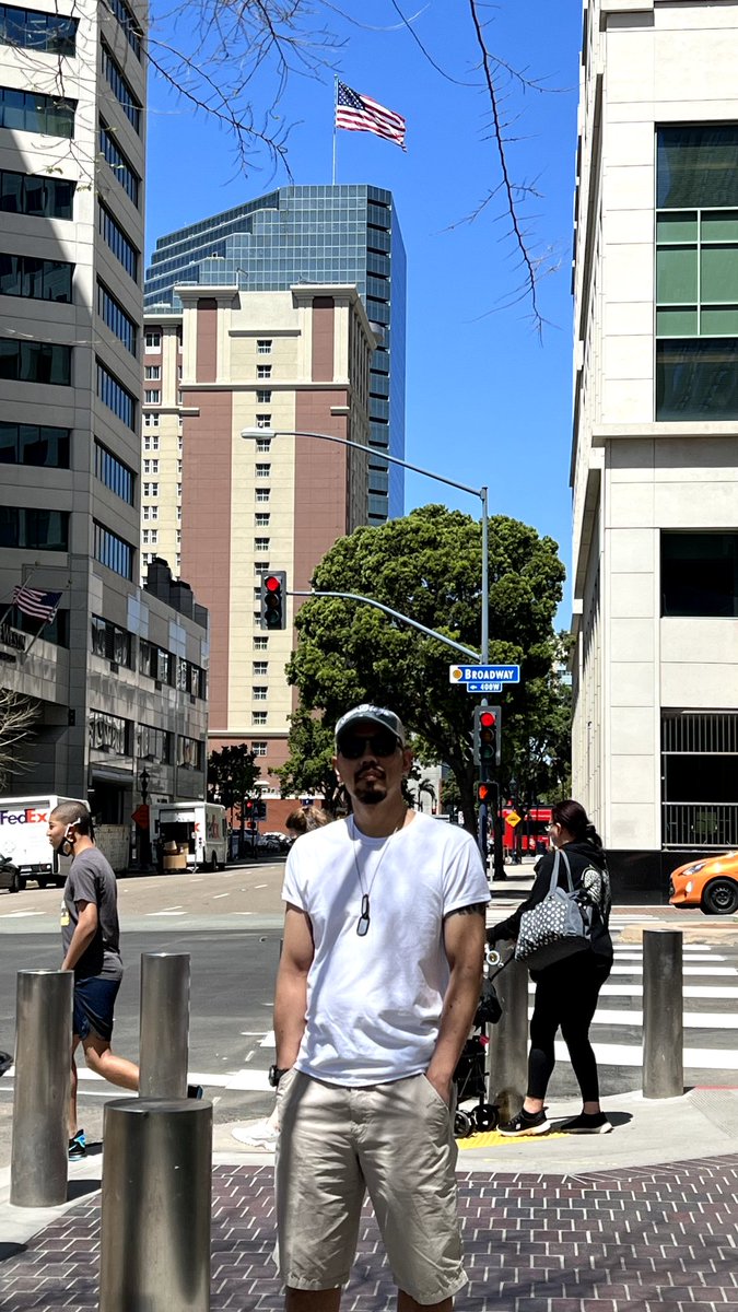 Eddo13's tweet photo. san diego, California...disini homeless nya aja pada jago bahasa inggris loh... https://t.co/8zwdDneFEK