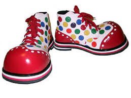 CoachLudwig's tweet photo. Dear @Nike,
Please stop discriminating against big-footed dudes that wear Size 16+. Rarely do you make any running or cross training shoes in my size. 10 years ago, you had options! Now you got me out here lookin’ like I’m in the Shrine Circus.
#GoHarder #BigGuyProblems https://t.co/BCjrHdgRIh