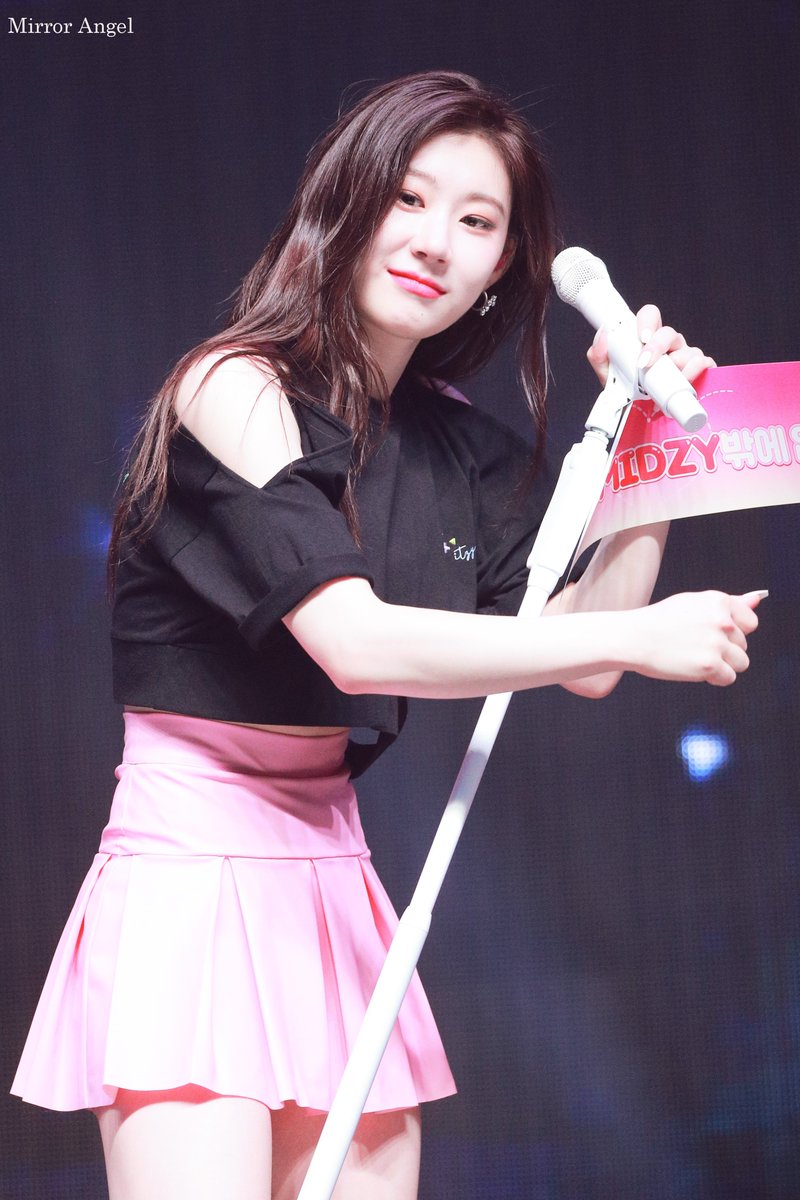 220409 팬미팅
( ｰ̀֊ｰ́ )✧🎸
#ITZY #있지 #Chaeryeong #채령