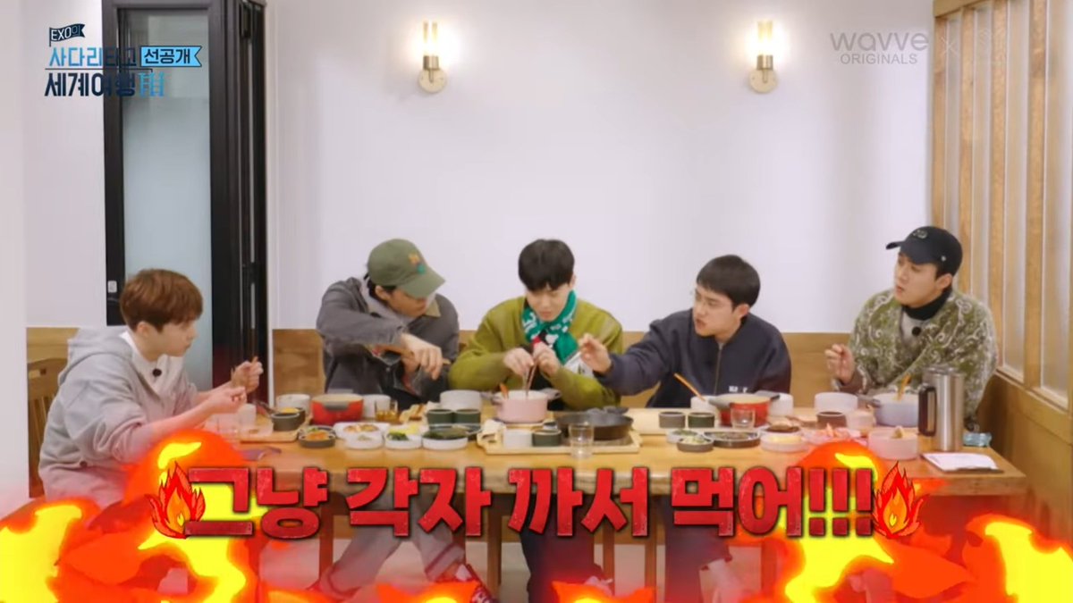 dyonigiri's tweet photo. And then Jongin explained that the debate isn't just about perilla leaves but also shrimp
🐻: what if I peel the shrimp for your gf?
🐧: Just peel it and eat it by yourself!!!

🤣🤣🤣🤣 https://t.co/2yQOOfHc7y