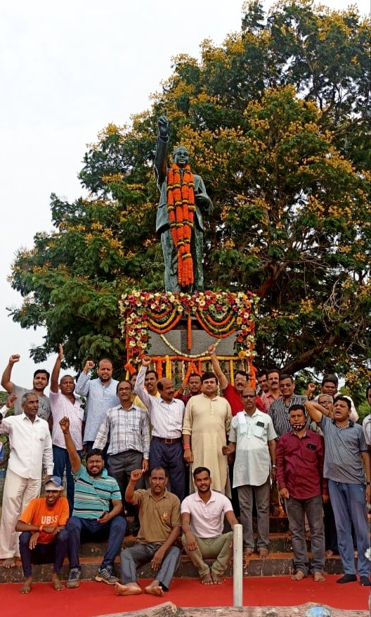 SasmitBehera's tweet photo. ସାମାଜିକ ସମରସତତା ମଞ୍ଚ- ଭୁବନେଶ୍ୱର ମହାନଗର ଦ୍ୱାରା ଡ଼ଃ. ବାବାସାହେବ ଆମ୍ବେଦକରଙ୍କ ପ୍ରତିମୂର୍ତ୍ତିରେ ମାଲ୍ୟାର୍ପଣ।
💐💐💐🙏🙏🙏

#ambedkarjayanti2022 #14thapril2022 #Ambedkar #DrAmbedkar #constitution #samajiksamarasata #Bhubaneswar #rss4nation #RSS https://t.co/TyLDvXGqNn