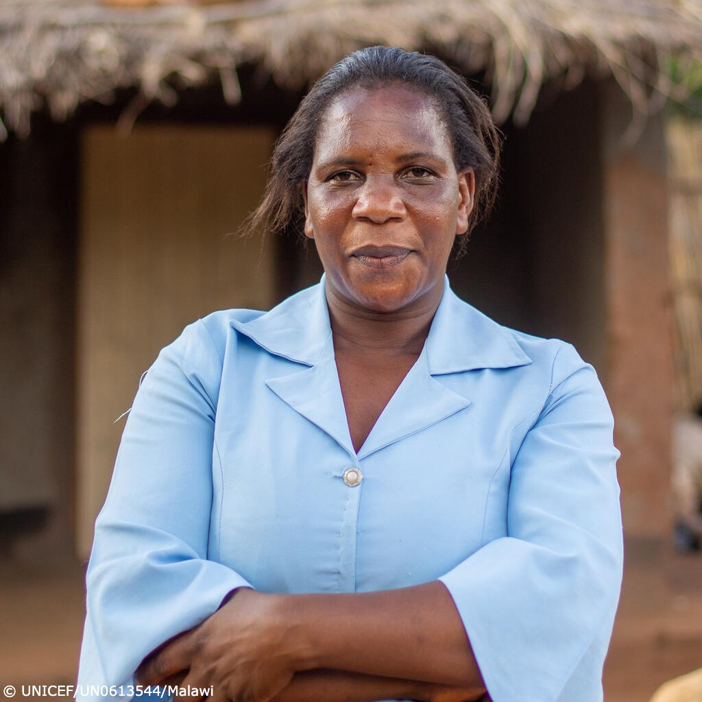 UNICEF's tweet image. Thank you, Dorothy! 

She's one of many UNICEF-supported health workers in Malawi, vaccinating children after a wild case of polio was discovered in the country. 

#EndPolio