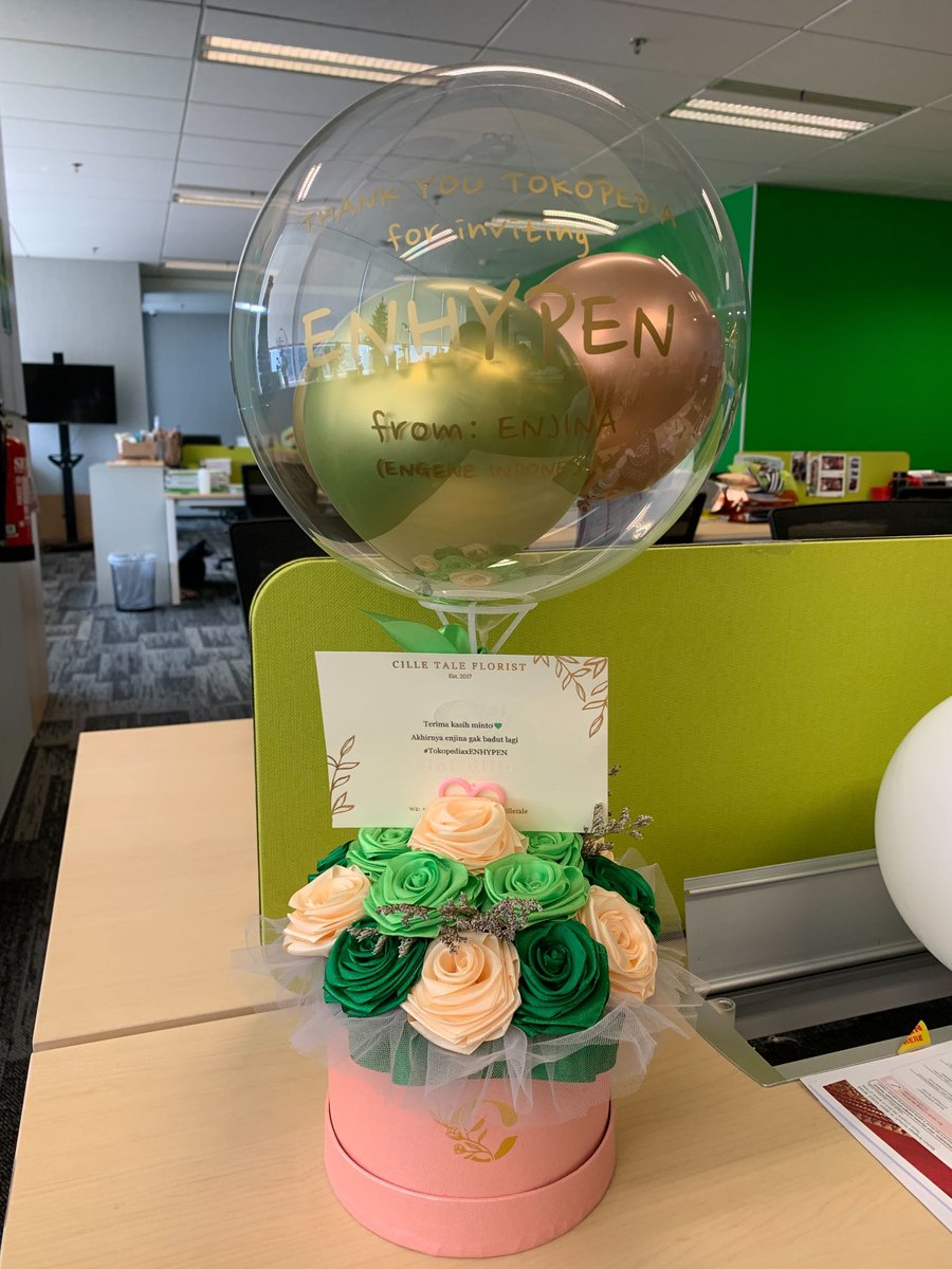 tokopedia's tweet photo. Love love love buat ENGENE semuaaa💚💚💚

Makasih banyak yaaa udah kirimin hadiah buat Minto dan Tokopedia💚

Jangan lupa nonton Tokopedia TV Show tanggal 20 April nanti dan konten ENHYPEN seru lainnya di Tokopedia Play yaa!💚💚

#TokopediaxENHYPEN #MIntoSayangENGENE https://t.co/rUObkwhHyk