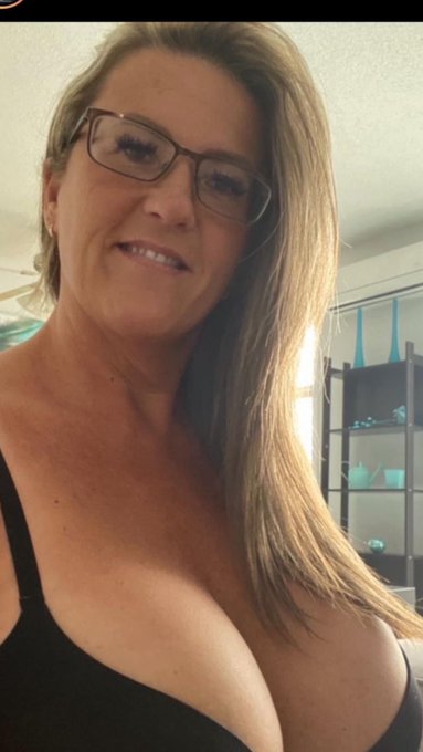 https://t.co/gMSmbMg5ay Milf 48 ans 38 EE Big ASS Cougar 700 photos et videos https://t.co/H3Ae97uiM