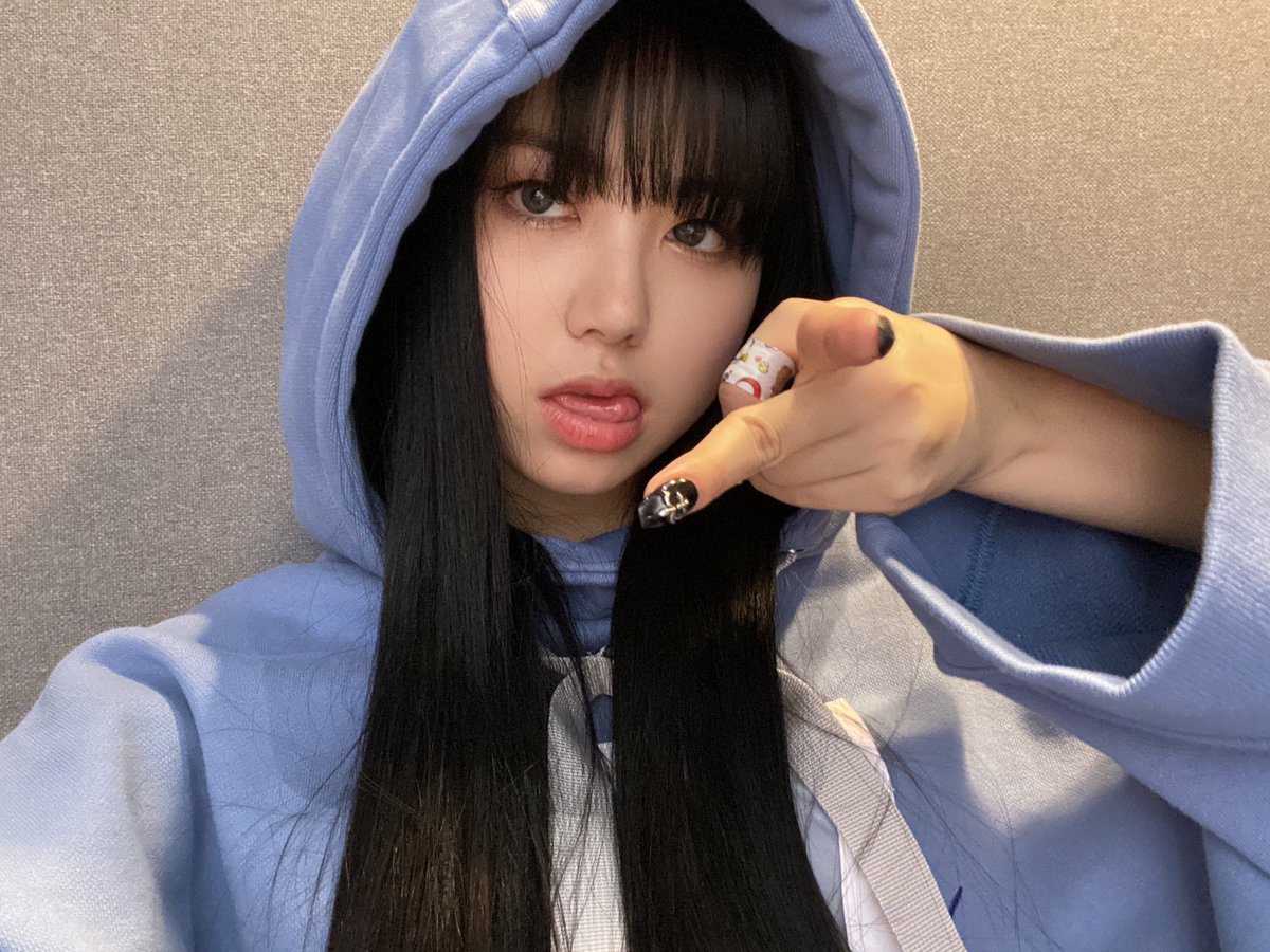 CHOlREH's tweet photo. ▎ #이레의_하루! 🐿

Ireh in a blue hoodie has something to say to PLORY(s)! PLORY(s) have done their best so well today. It is time to take a rest, and recharge your energy for another day! ✰ Ireh will always be by your side to give you support, and also love! 💜

✦ ︰ https://t.co/KowsjeWexb