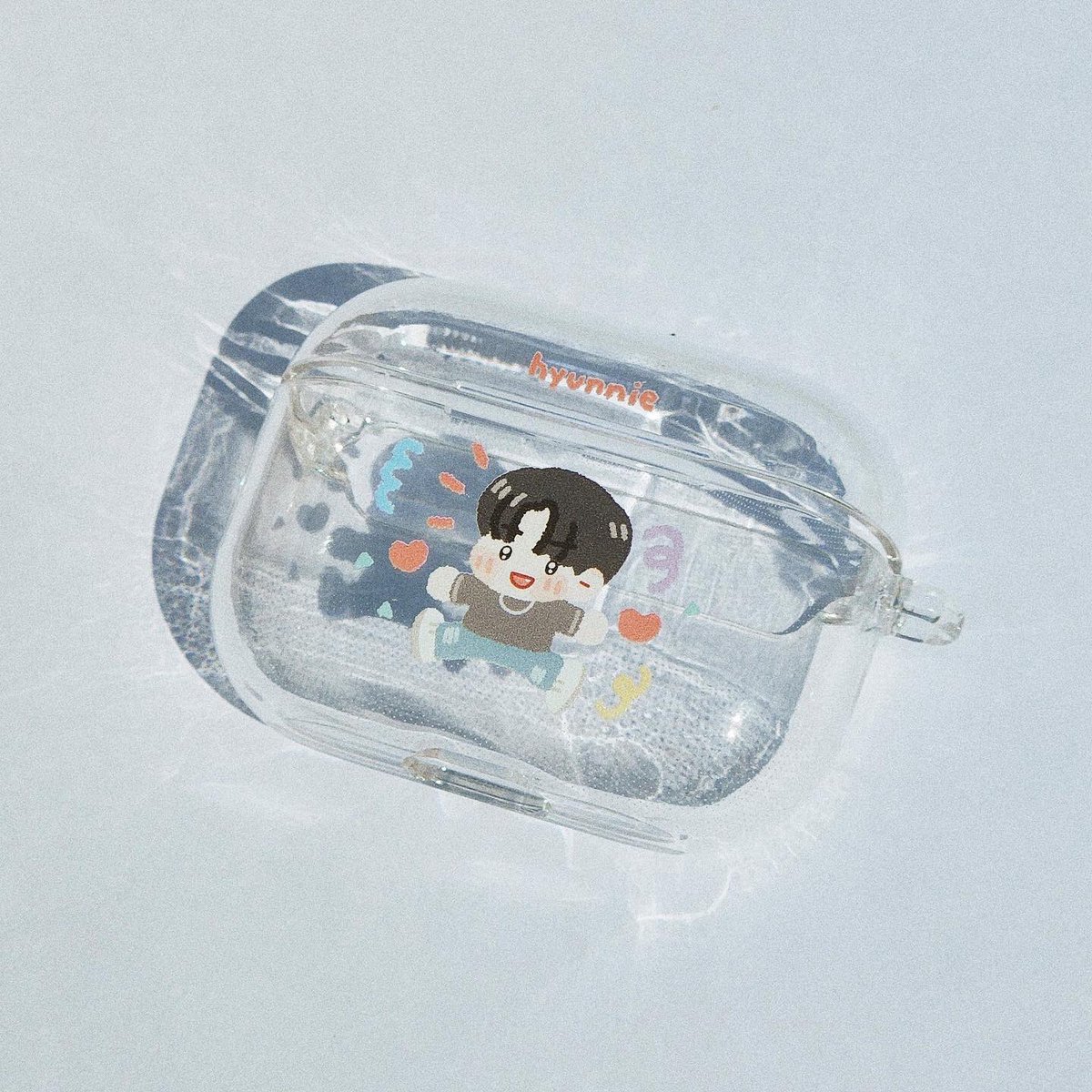 KsoulShop's tweet photo. [🇲🇨INA] TXT Earphone Cases
by
@TXT__Alex

💰 90,000 IDR~~ (✅ EMS &amp;TAX &amp; DP) 
📅 16 Apr' 22
📌 https://t.co/BvPAx9iQ7o

#txt #txtcase #ksoulshop_txt #ksoulshop_case #txtkeyring https://t.co/UgvXMFIig4