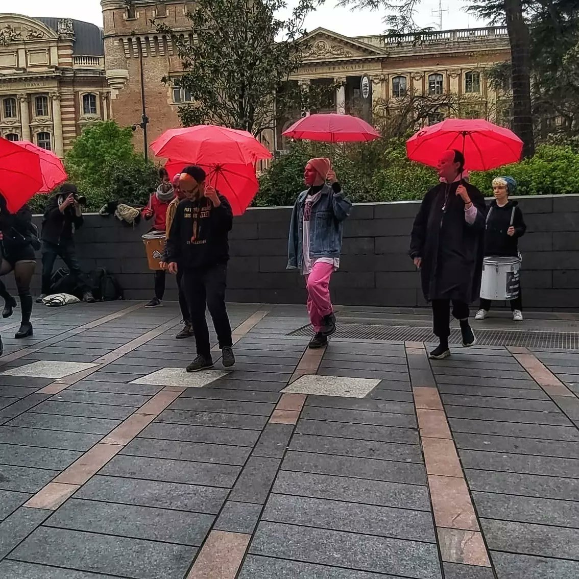 asso_griselidis's tweet image. Performance "Une pute sur ton chemin" à l'occasion des 6 ans de la loi de pénalisation des clients. 6 ans de loi prostitution, les travailleuses du sexe crèvent ! Contre la pénalisation des clients, pour la décriminalisation du travail du sexe !! #loiprostitution #decrimnow