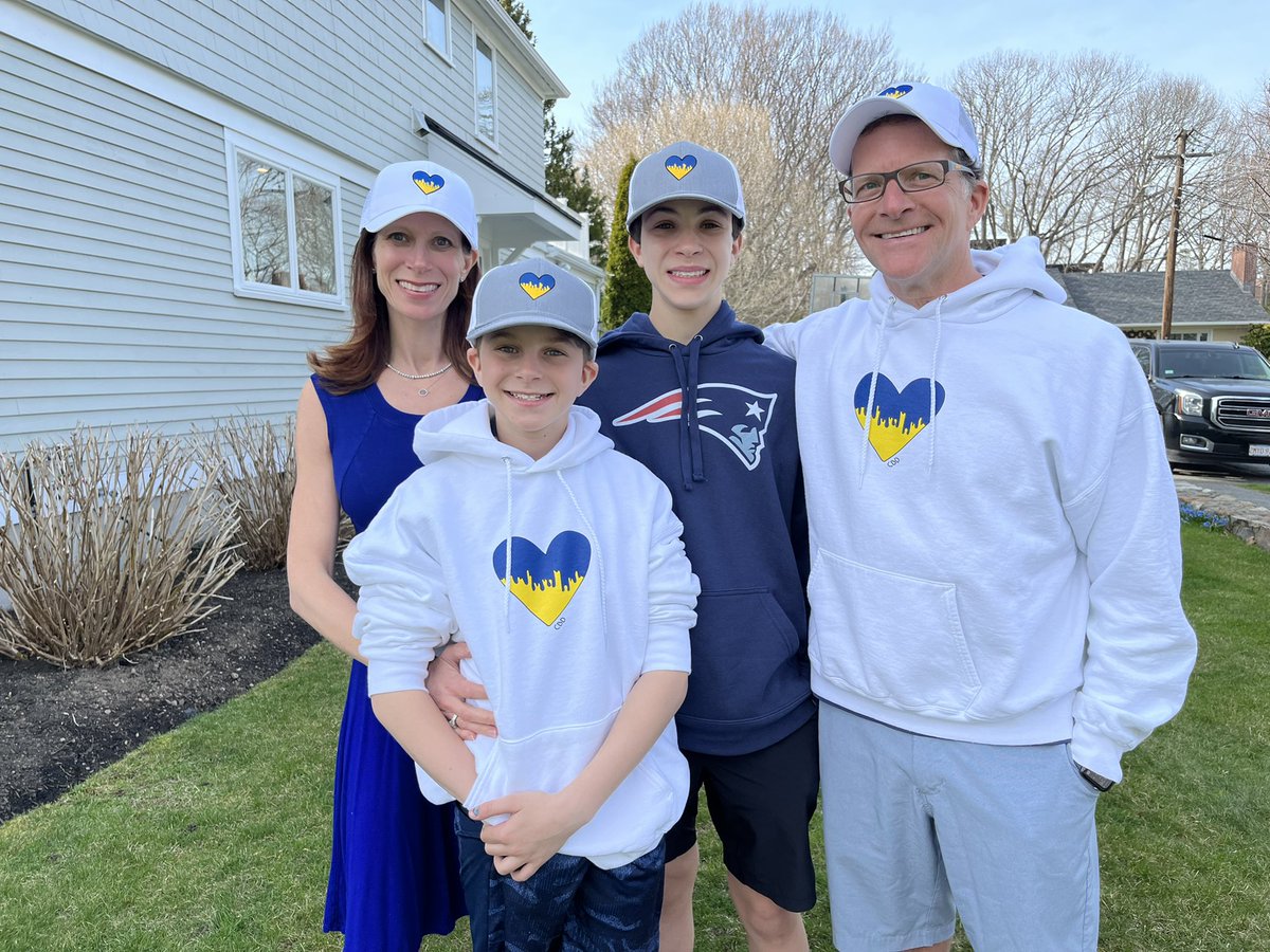 BrookeWBZ's tweet photo. Tower School fifth grader Charlie Dubow is using his heart art to raise money for kids in Ukraine. He designed these sweatshirts and hats, raising $11,000 so far for UNICEF. Stay tuned to @wbznewsradio for more! 💙💛🎨🖌 https://t.co/jQARHn6h2W