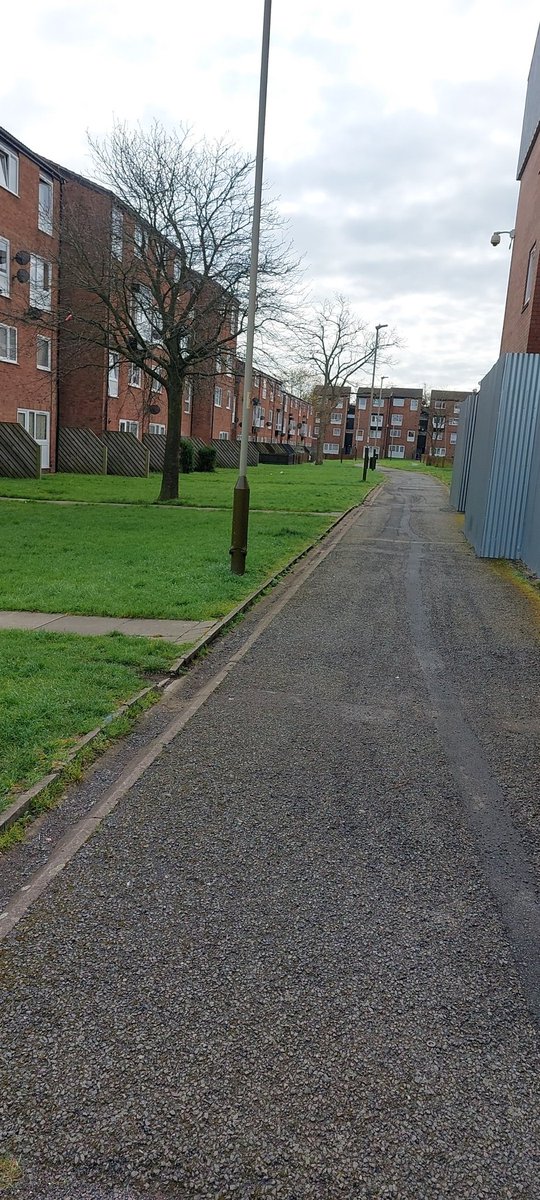 Carrying out an estate inspection of Upper Temple Walk on this lovely spring morning.  contractor's on site replacing doors as part of our Fire Safety programme @pa_housing #teampurple #neighbourhhod23