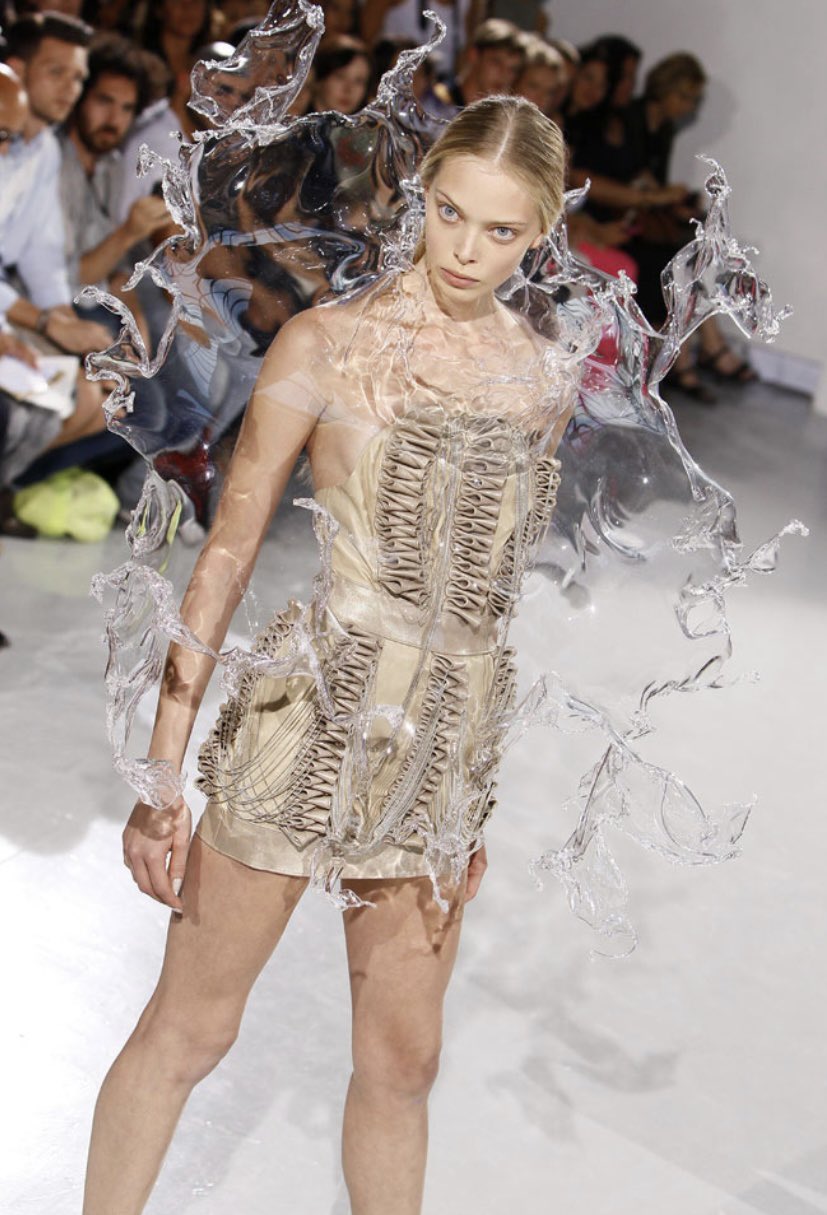 木船田ヒロマル あった これこれ パリコレの水の能力者みたいな服 T Co Tz0kg76drn Twitter