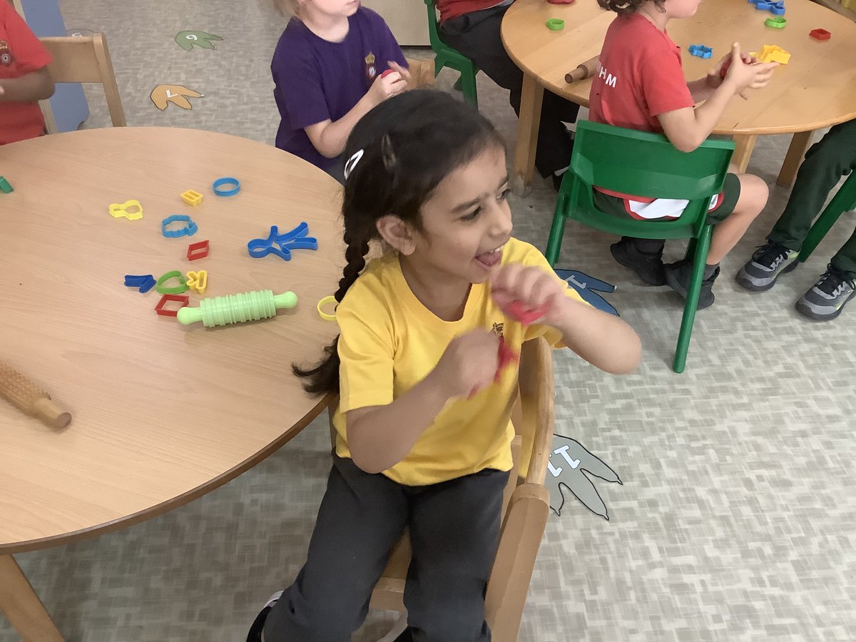 RGSGQ_Reception's tweet photo. We are doing Dough disco to strengthen our hands. https://t.co/nmwi3VKE2D