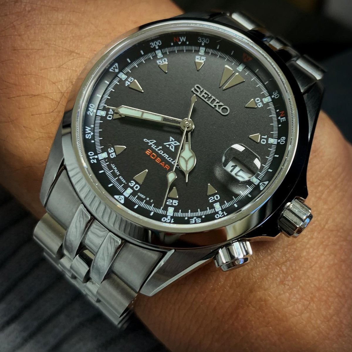 Strapcode's tweet photo. #📷 @these_watch_guys 👈 Thanks! #Repost #strapcodefeaturing ⌚Band ref : https://t.co/zzD7jdCDiv
.
This Alpinist + Strapcode ANJUS is my favorite combo.
.
#seikoalpinist #spb117 #watchbands #strapcodewatchbands https://t.co/bVIWHl4fk8 https://t.co/mbpsTVovNL