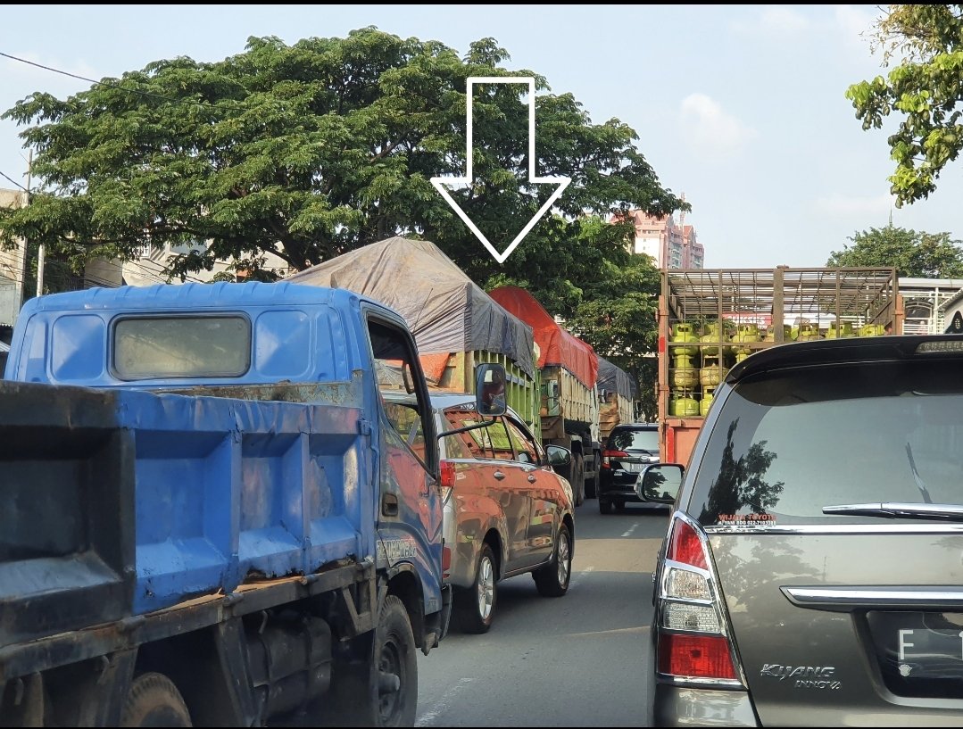 dik_kelik's tweet photo. @RadioElshinta ada 3 truk parkir di jalur cepat Jl. Suprapto arah Cempaka Putih, lalin tersendat, setelah melewati truk tsb, lancar sampai dengan TL Cempaka Putih. Arah sebaliknya ramai lancar. Cuaca cerah. https://t.co/QuULNZzsoT