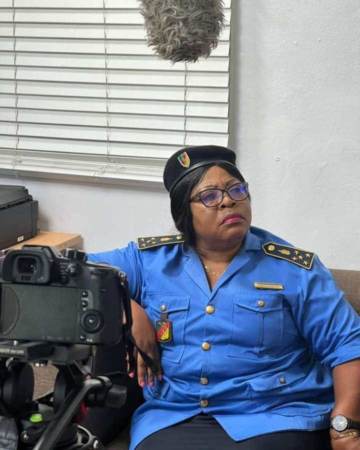CamerounTribune's tweet photo. La comédienne Kentsop Orgelle alias #MamiTon séjourne à Yaoundé depuis hier, dans le cadre du Festival panafricain des films d'école, #ShortFirst. Elle donne actuellement une master class à la salle Sita Bella sise au ministère de la Communication. https://t.co/n3xsAvEMrJ