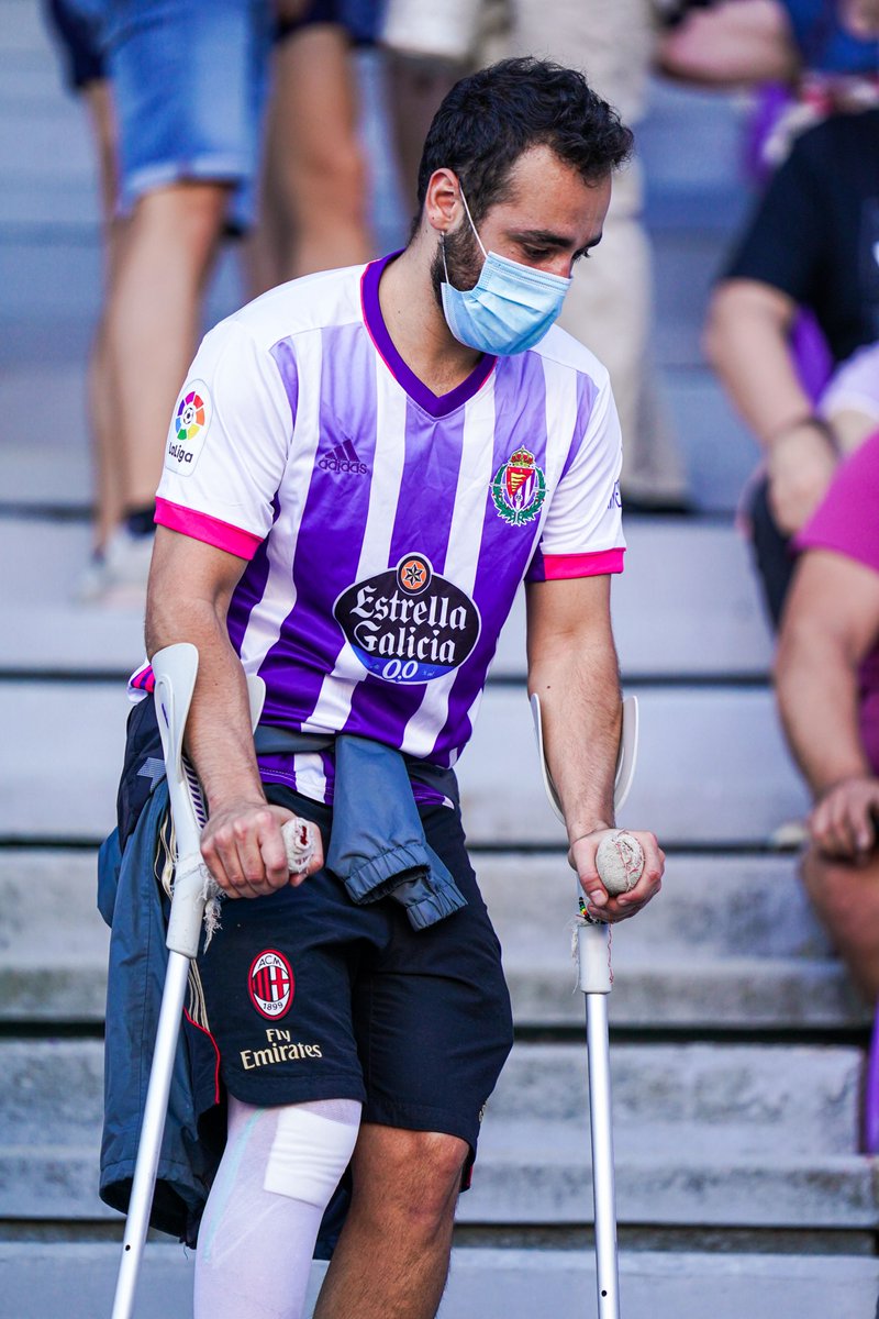 realvalladolid's tweet photo. Aunque tenga que subir en muletas desde la Plaza Zorrilla.
#TodosConvocados https://t.co/OgAVqTPryh