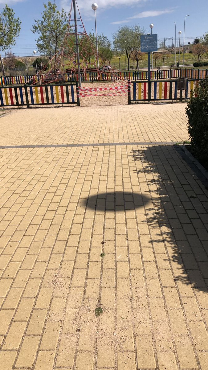 anitacort's tweet photo. @ArroyodelFresno Se sabe xq están los parques cerrados?? https://t.co/E75KLC6xJh
