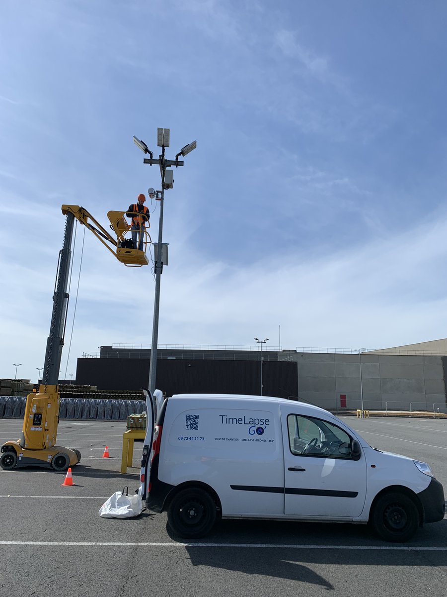 Instal TLGo' box autonome sur candélabre à Garancières-en-Beauce, Eure-et-Loire. Suivi de chantier #construction extension d'un #entrepôt  #logistique pour #gse. Pour tous vos suivis de chantier, drones, films Timelapse. Contactez-nous ! contact@timelapsego.com ou 09 72 44 11 73
