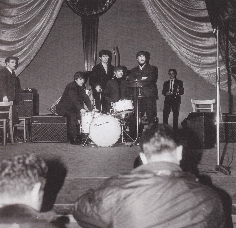 lamplight_fest's tweet photo. The Beatles being photographed at The Empire Theatre in Sunderland back in 1963 🤩 #tbt https://t.co/rNByzSYu98