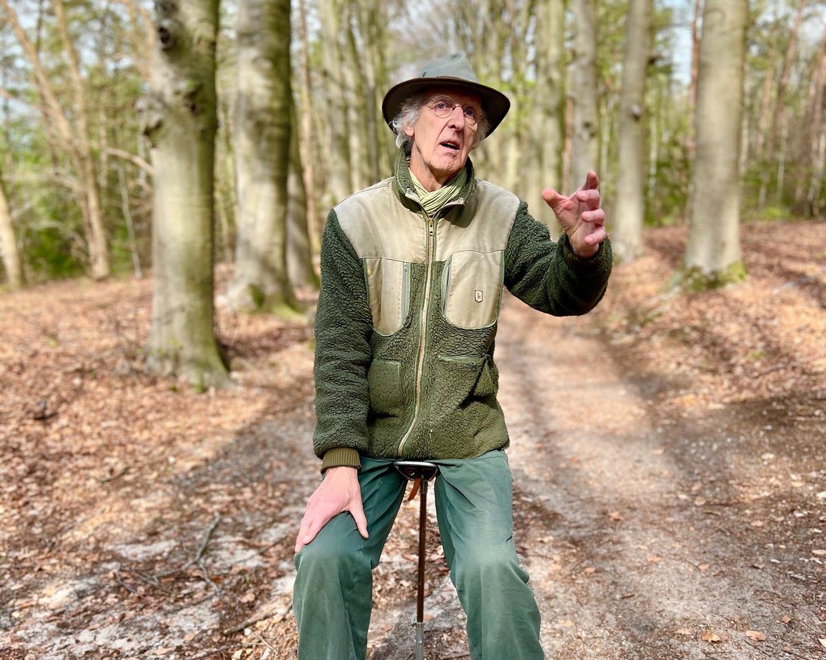 PEFC_NL's tweet photo. Met gespitste oren en een grote glimlach op ons gezicht struinden ons team gister met Simon Klingen door het Amerongse Bos. ๐ณ๐ฒ
#PEFC #SimonKlingen #GroeneGeheimen #SamenVoorOnzeBossen #Excursie #Team #Teamuitje #DuurzameBosbouw #DuurzaamBosbeheer #Natuur #Hout #Houtproductie https://t.co/lDaFRssATW