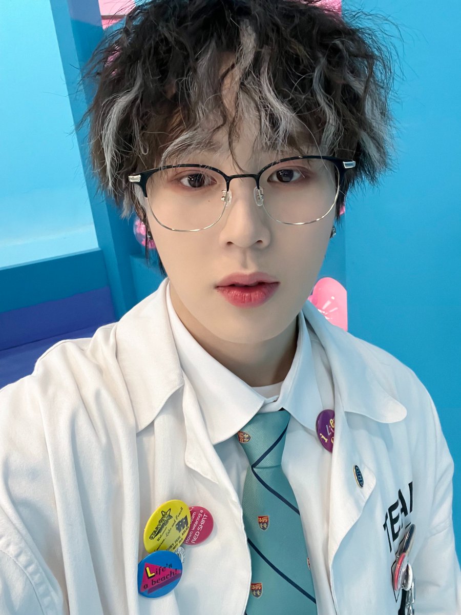 BPM_HSW's tweet photo. 📸
관제사로 변신한 성운 등장!
💗This song is just for you💗
LA LA POP! 많이 사랑해주세요☁

🍈 https://t.co/DCjtOEJGgg
🧞 https://t.co/HuQZILGNej

#하성운 #HASUNGWOON
#LALAPOP https://t.co/gdjqSyj9pw