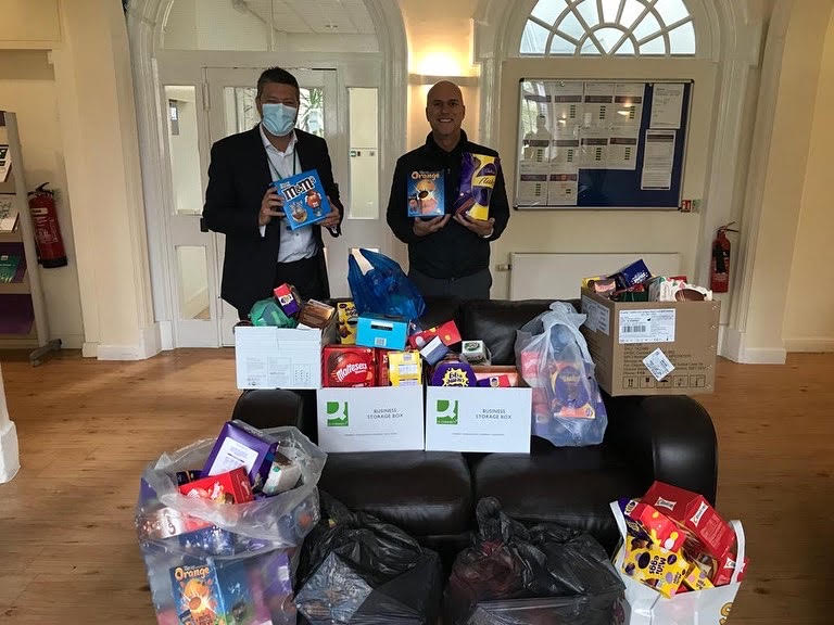 silk1069's tweet photo. The BEST part of the Easter Egg Appeal!!!
Handing the donations over to the amazing Charities and Causes.
@CheshireEast @davidlewisorg @_ncompass
#EasterEgg #CHESHIRE #Localradio #Silk1069 https://t.co/gVYzQY1jVC
