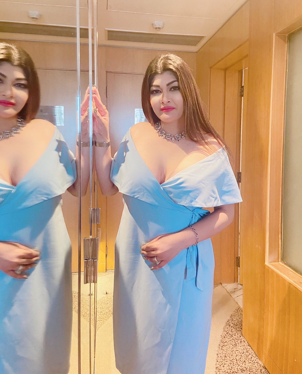 ushmatyagi's tweet photo. Show 2- Day Conference for Fusion 
At Hyatt Manesar

#work #ushmatyagi #anchor #conference #workdress #blue #manesar #lovemyjob #PositiveVibes https://t.co/8HDlZUSjYC