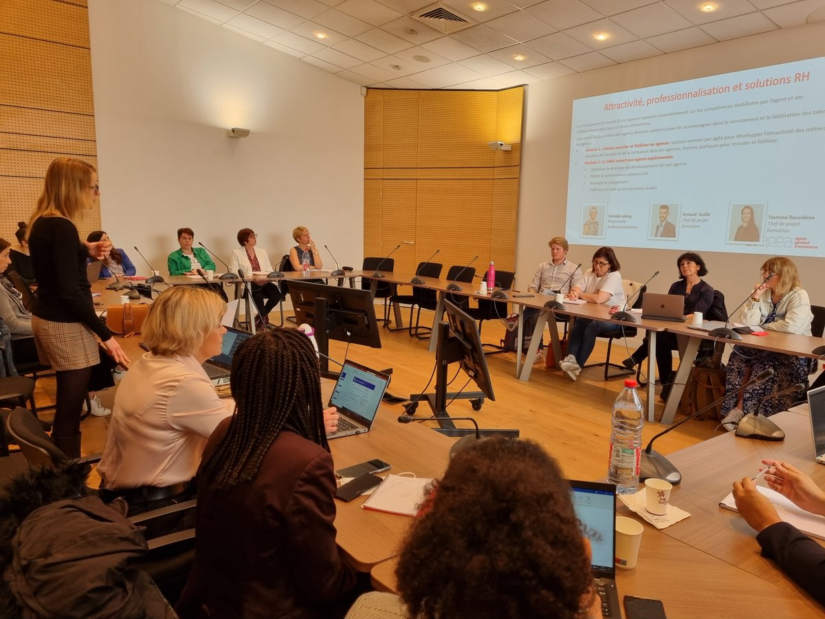 agéa tweet media