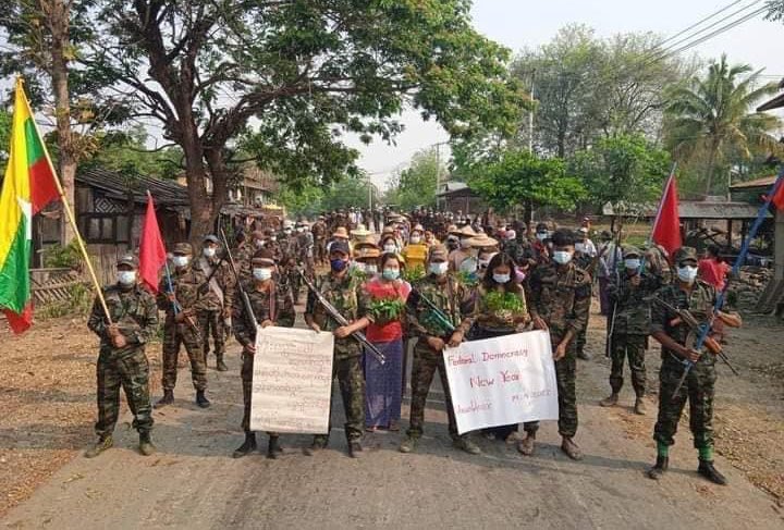 KYITHAR95368969's tweet photo. Federal Democracy New Year!!

Local PDFs and residents from a village of #Gangaw Twp, #Magway Division, staged the #RevolutionaryThingyan and protested to drive out the #MilitaryDictatorship on April 14.

#2022Apr14Coup 
#WhatsHappeningInMyanmar https://t.co/WzSiKsk2S4
