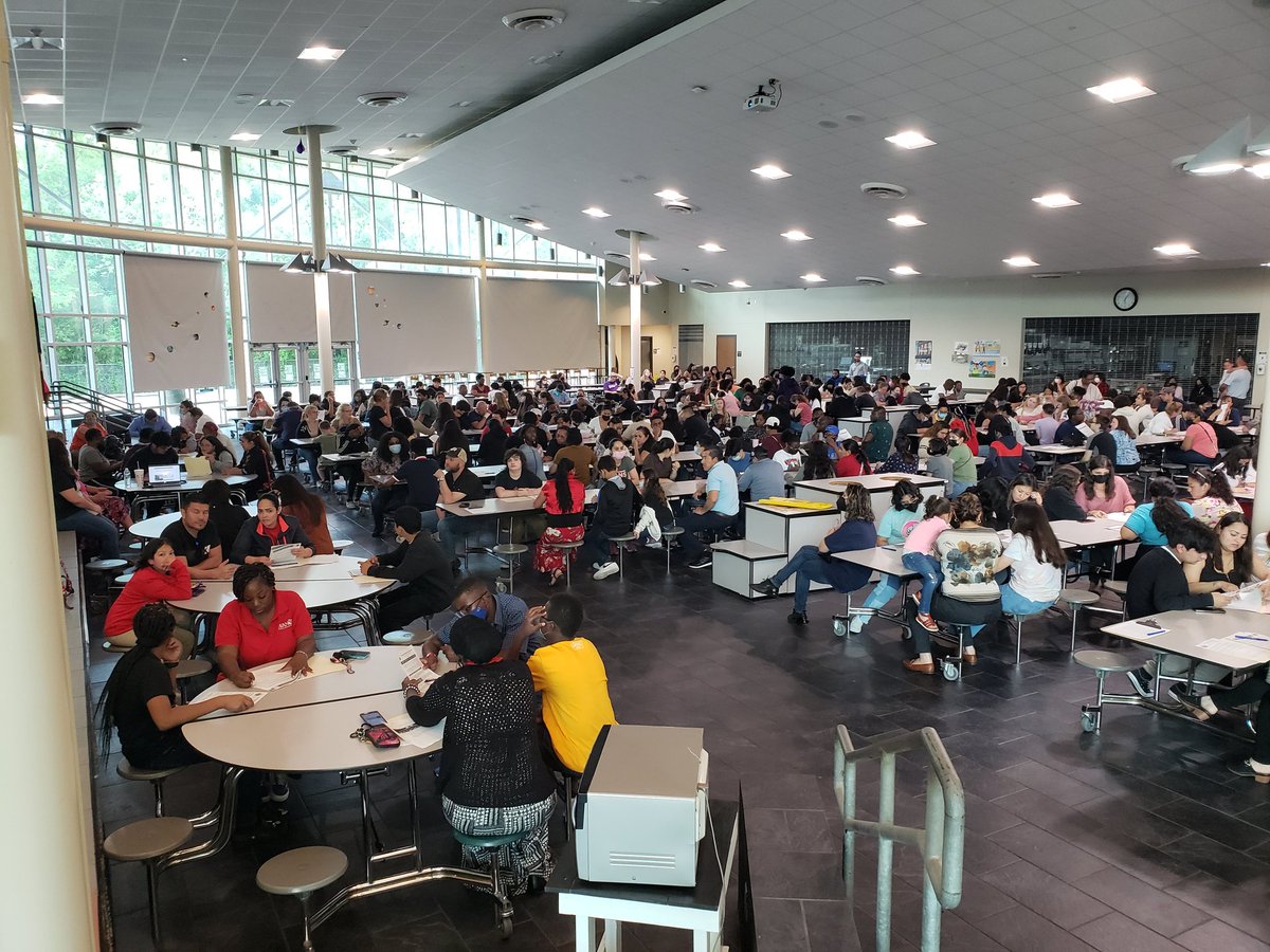 Bear_Carpenter's tweet photo. Welcome to Wunsche Class of ‘26! Night two of our course request nights was a success! We had to have an overflow room! Awesome job counselors and Mrs. George!! Thanks for coming out!! @cwhs_springisd @DrAlfredJames @terasgeorge @SpringISD #futurephoenix #123Pheonix https://t.co/FkwMtDYGf1