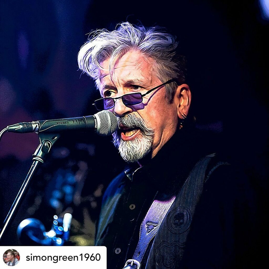 wilybo's tweet photo. Great shot from my recent gig by another immensely talented photographer, Simon Green

@simongreen1960 “He makes great albums &amp; is a compelling live performer”

#wilybowalker #fiddlerselbow #voodooville https://t.co/Qz3rwvPF1t https://t.co/kGsd6sdp3V