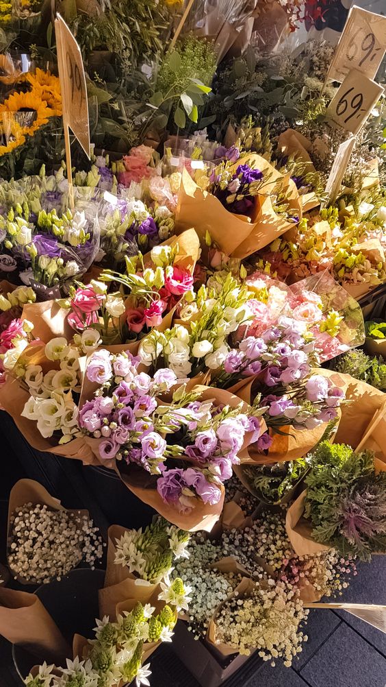 Flowers please 💗