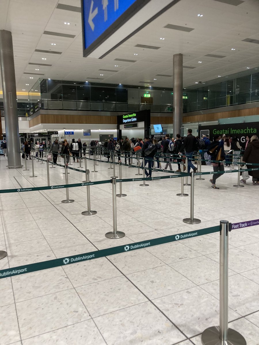 StephenTeeling's tweet photo. 20 minutes for bag drop & to clear security. Well played @DublinAirport 👏 #EasterExodus https://t.co/Ok7WEDxUDp