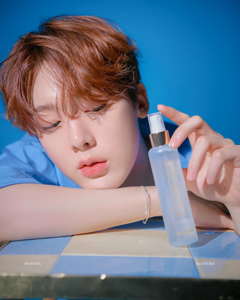_moonniS2's tweet photo. 멈칫🤍💙
#아스트로 #문빈 #산하 #윤산하 https://t.co/tTPRs081sW
