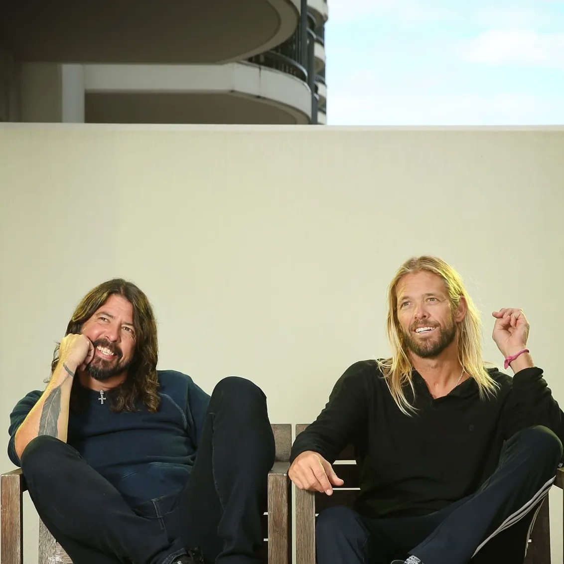 Dave and Taylor  pose during a photo shoot at the Intercontinental Hotel in Sydney, New South Wales. 

Photo by Richard Dobson

#foofighters #taylorhawkins