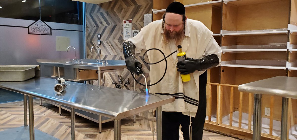 Masbia's tweet photo. #Midnigh #Kashering to cook #Kosher for #Passover food to #FeedTheNeedy for the #Passover2022 #Seder at #Masbia of #BoroPark 
#CharosetDrive #Charity #Mitzvah https://t.co/Rluh7j6IC7