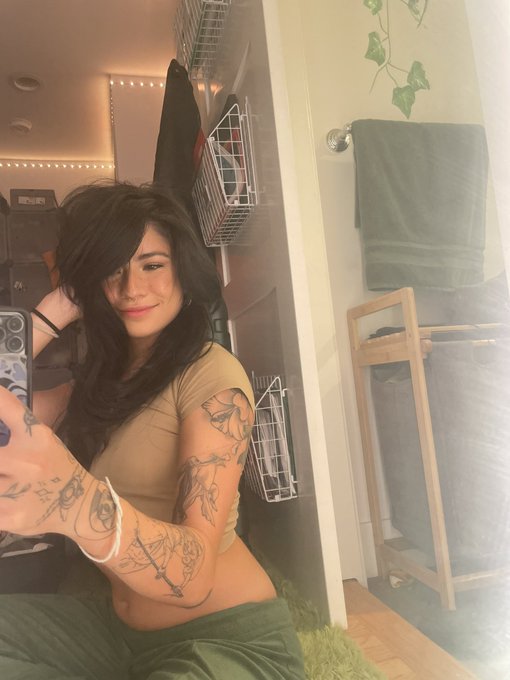 Watch shark.baee🇵🇸's leaked NSFW photo on TwXstars