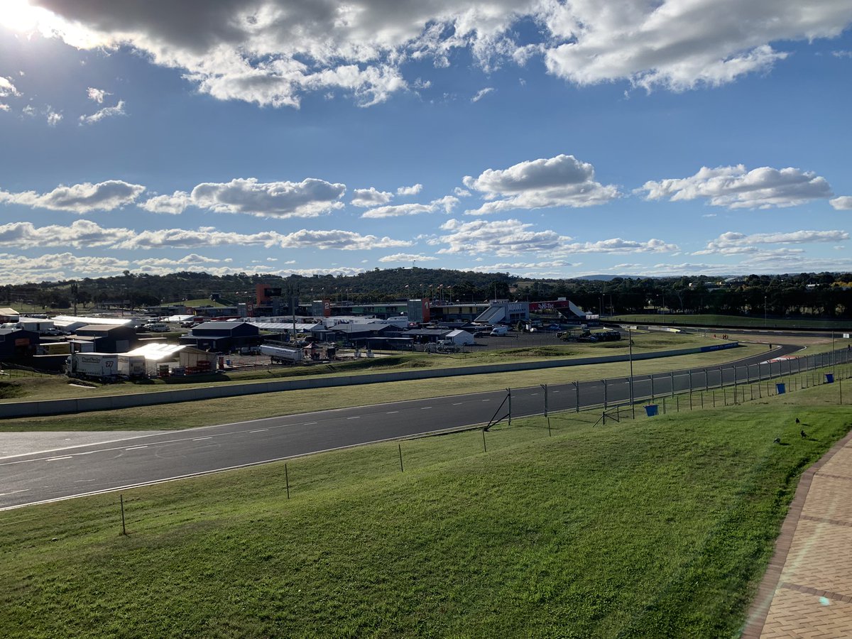 DamienBryan79's tweet photo. Vantage point sorted for the #Bathurst6hr!! Lucky enough to be at Rydges again this year. A great spot for the next 3 days of racing. π #B6hr #SpeedSeries #Bathurst https://t.co/JRES7XyOcN