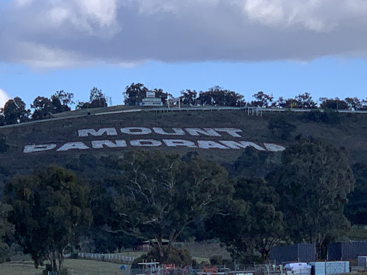 DamienBryan79's tweet photo. Vantage point sorted for the #Bathurst6hr!! Lucky enough to be at Rydges again this year. A great spot for the next 3 days of racing. π #B6hr #SpeedSeries #Bathurst https://t.co/JRES7XyOcN