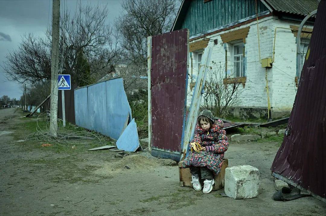 TranslatedWarFR's tweet photo. 😞 Quelques photos de #Borodianka et de villages voisins ruinés.  

Photo : Óskar Hallgrimsson

#StopRussia
#StandWithUkraine️
#GenocideOfUkrainians https://t.co/rP5EGMpYdI